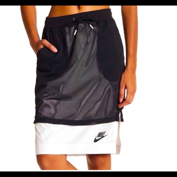 Nike Dresses & Skirts - NIKE Skirt with Mesh Overlay and Pockets